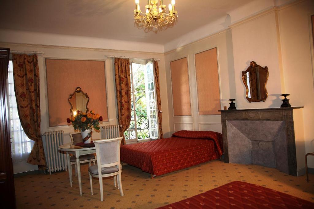 Hotel Du Fiacre كارْبُنْترا الغرفة الصورة