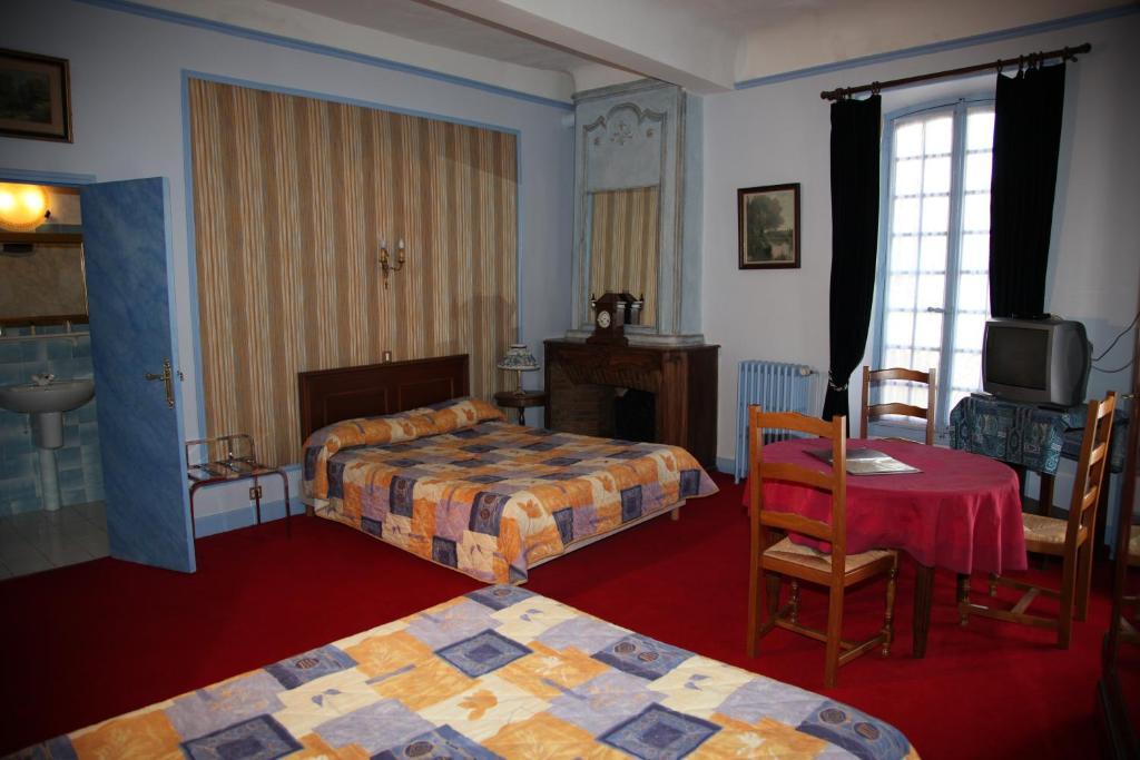 Hotel Du Fiacre كارْبُنْترا الغرفة الصورة