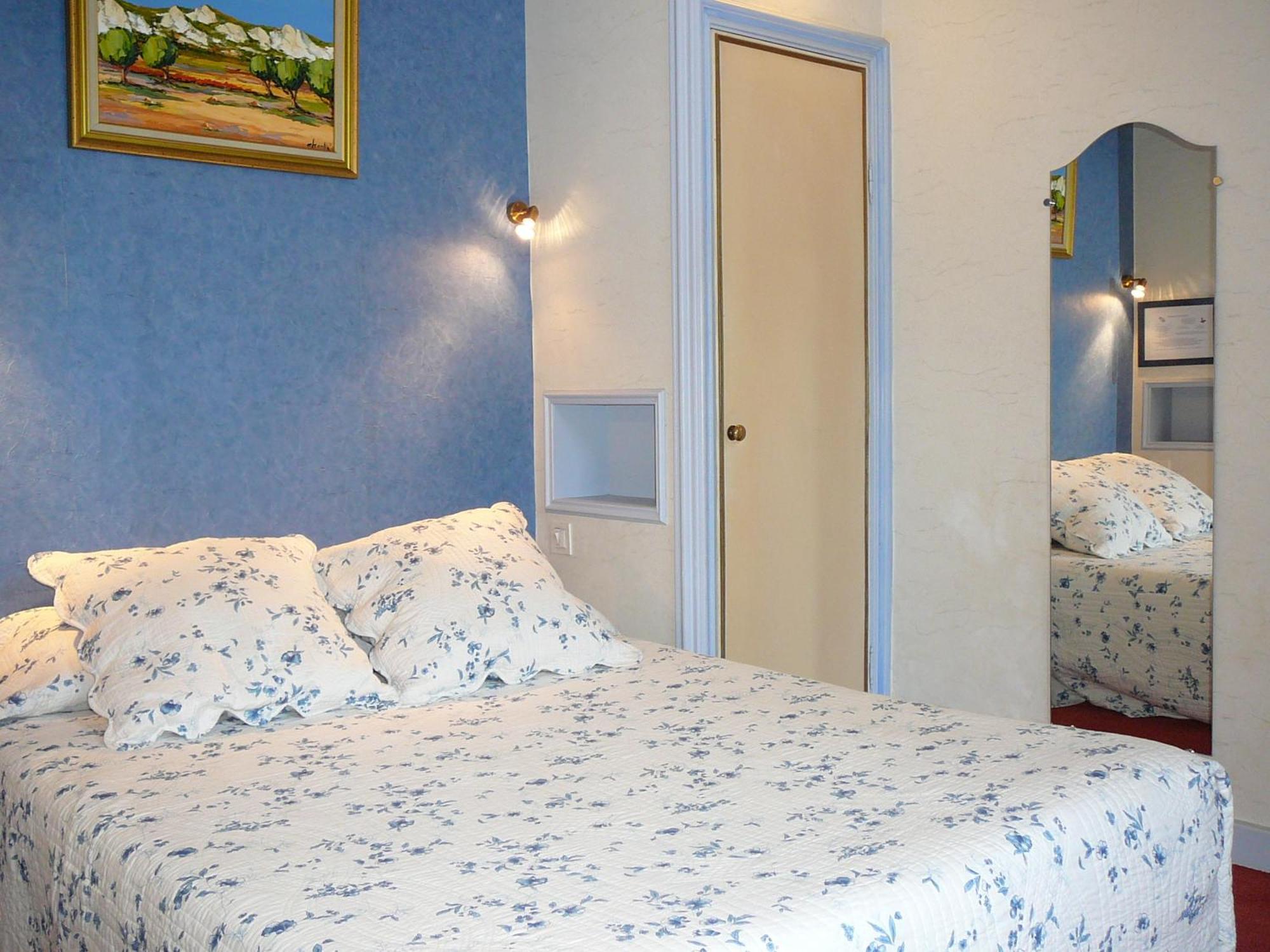 Hotel Du Fiacre كارْبُنْترا الغرفة الصورة