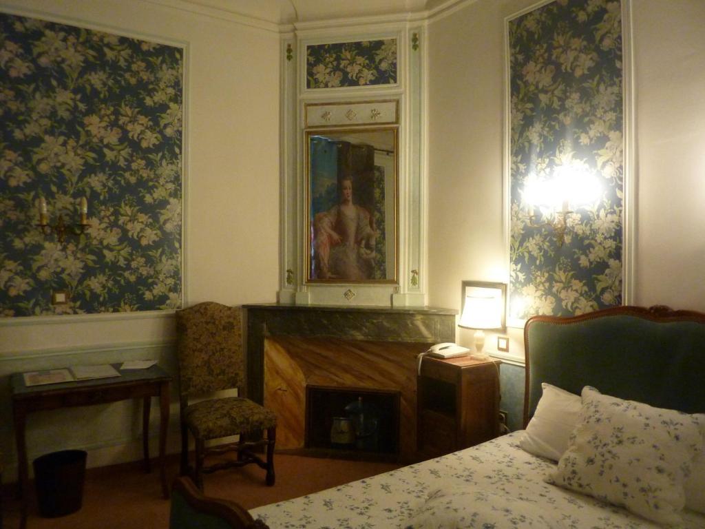 Hotel Du Fiacre كارْبُنْترا الغرفة الصورة