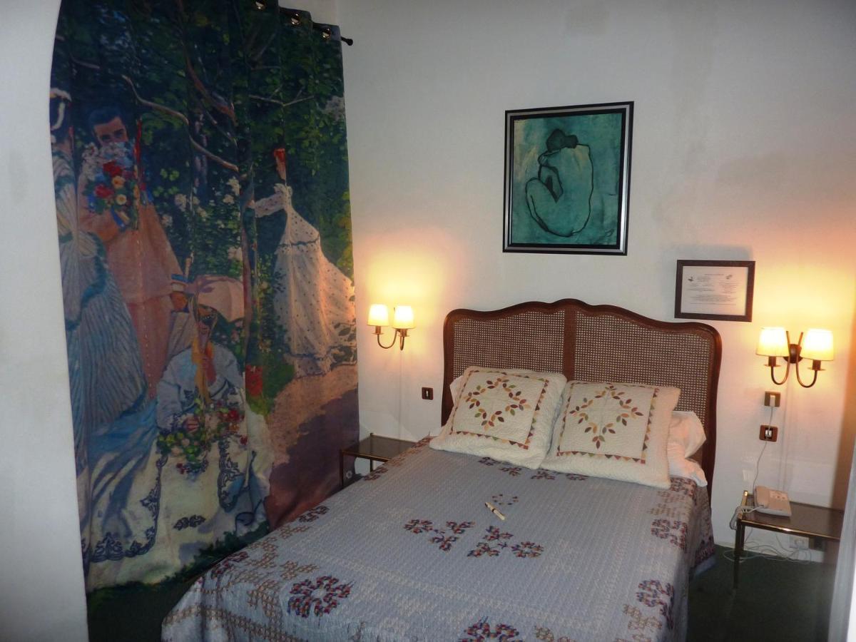 Hotel Du Fiacre كارْبُنْترا الغرفة الصورة